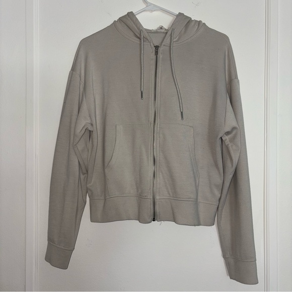 2-Piece Matching Cream Sweatshirt and Sweatshort Set - Picture 2 of 11